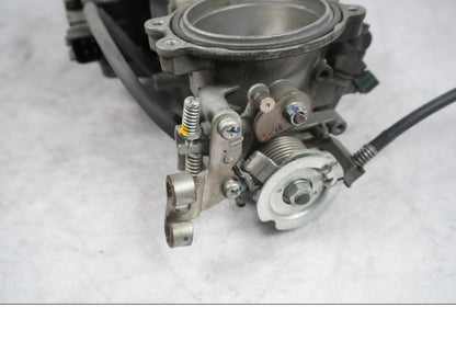 Snett uppifrån på Spjällhus från en Kawasaki ZX-10R -2008 motorcykel.