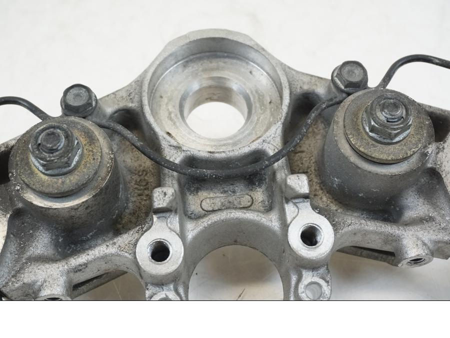 Snett uppifrån på Gaffelkrona från en Honda ST 1300 -2002 motorcykel.