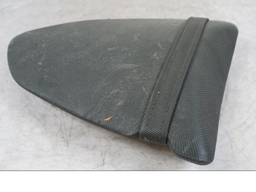 Snett uppifrån på Sadel från en Kawasaki ZX-6R -2006 motorcykel.