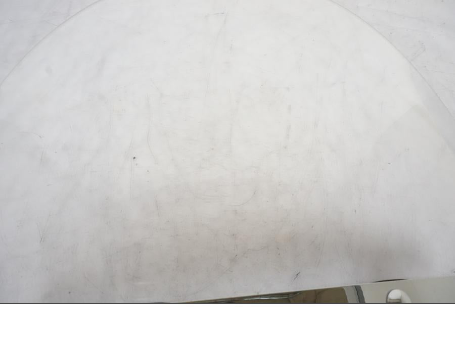 Vänster sida på Vindruta från en Suzuki VL 800 -2002 motorcykel.