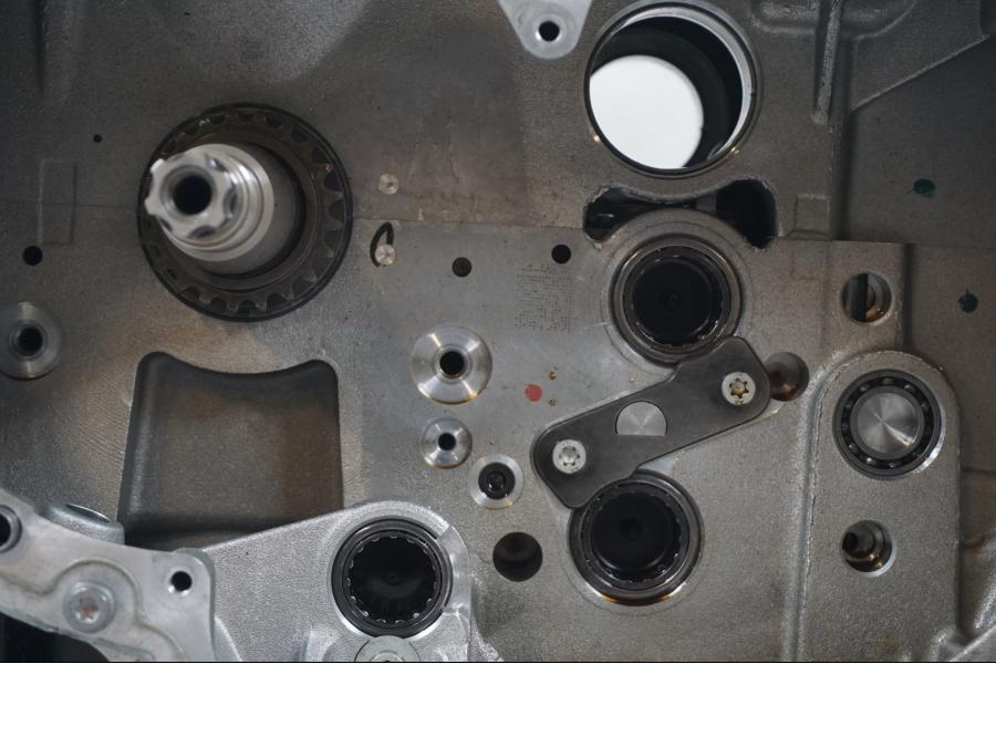 Vänster sida på Motorblock från en BMW R 1200 GSA -2014 motorcykel.