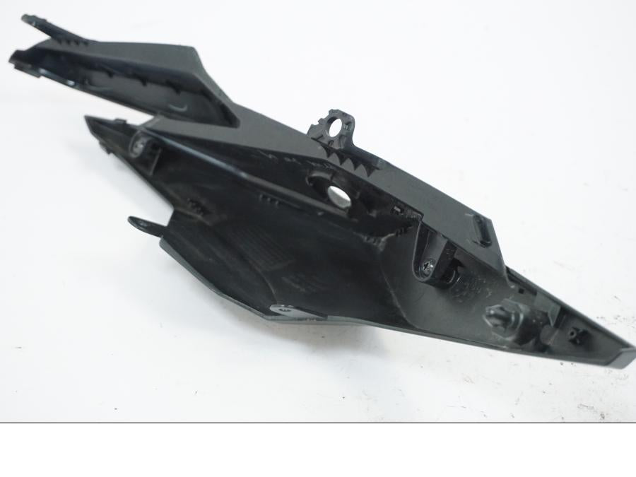 Snett uppifrån på Bakvinge från en Honda CB 650 R -2019 motorcykel.