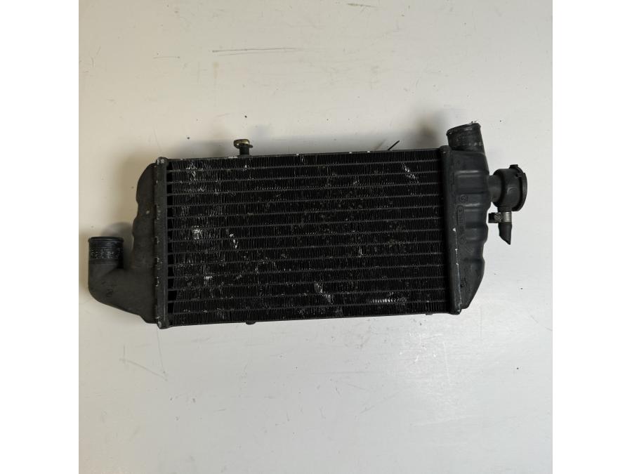 Framsidan på Vattenkyl från en BMW K 1200 RS -1998 motorcykel.