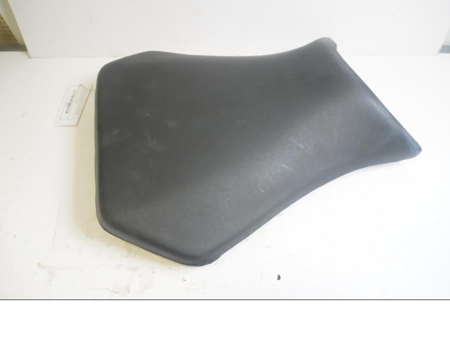 Baksidan på Sadel från en Yamaha YZF 1000 R1 -2001 motorcykel.