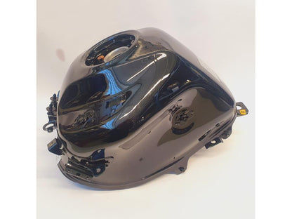 Baksidan på Bensintank från en KTM 390 Duke -2021 motorcykel.