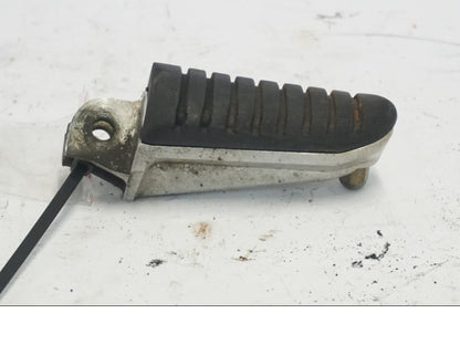 Baksidan på Fotpinne från en Suzuki DL 1000 -2003 motorcykel.