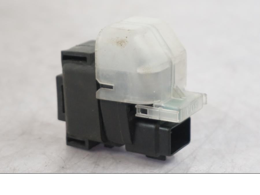 Framsidan på Startrelä från en Triumph Tiger -2009 motorcykel.