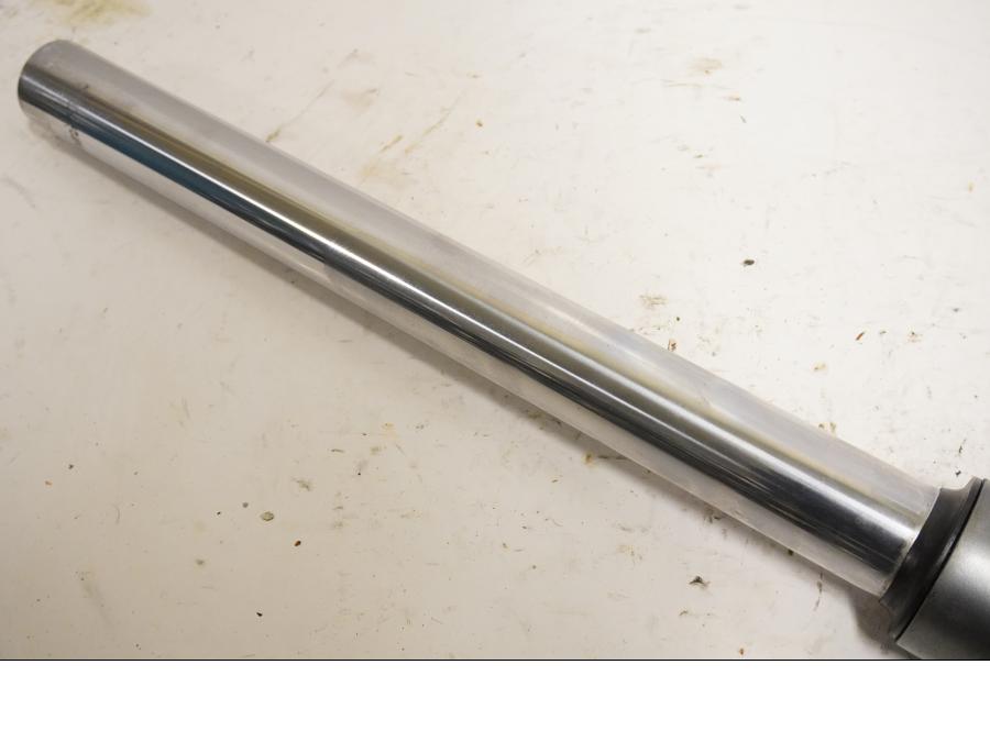 Höger sida på Gaffelben från en Kawasaki ZZR 600 -1993 motorcykel.