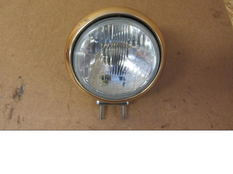 Framsidan på Strålkastare från en Suzuki VS 1400 -1993 motorcykel.