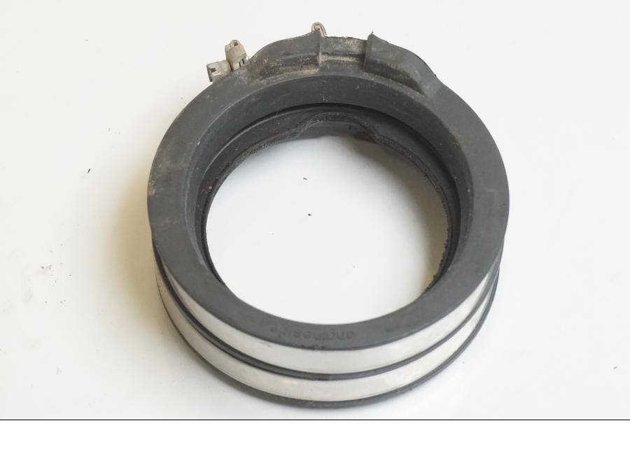 Vänster sida på Insugsgummi från en KTM 1190 Adventure -2015 motorcykel.