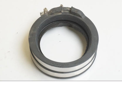 Vänster sida på Insugsgummi från en KTM 1190 Adventure -2015 motorcykel.