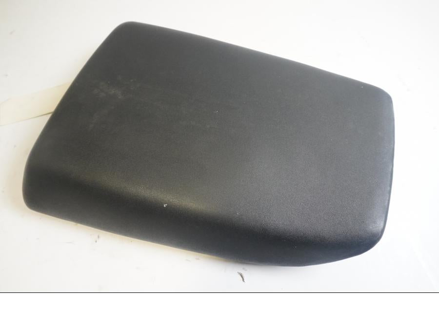 Framsidan på Sadel från en Kawasaki ZX-7R -1996 motorcykel.