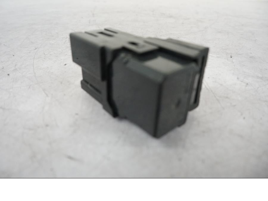 Höger sida på Relä från en Yamaha MT 125 -2017 motorcykel.