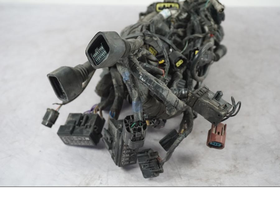 Snett nerifrån på Kabelstam från en Triumph Tiger Explorer -2016 motorcykel.