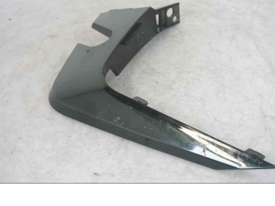 Vänster sida på Strålkastarkåpa från en KTM 1290 Super Adventure S -2022 motorcykel.