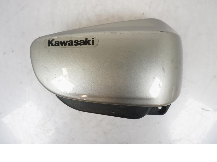 Framsidan på Sidopanel från en Kawasaki VN 1500 -2003 motorcykel.