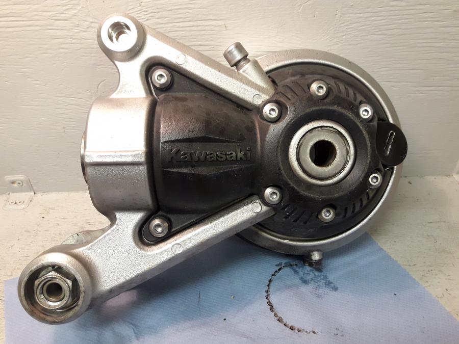 Framsidan på Slutväxel från en Kawasaki GTR 1400 -2012 motorcykel.