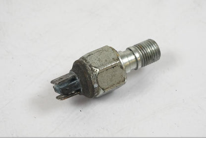 Baksidan på Bromsljuskontakt från en Aprilia RS 125 -2000 motorcykel.