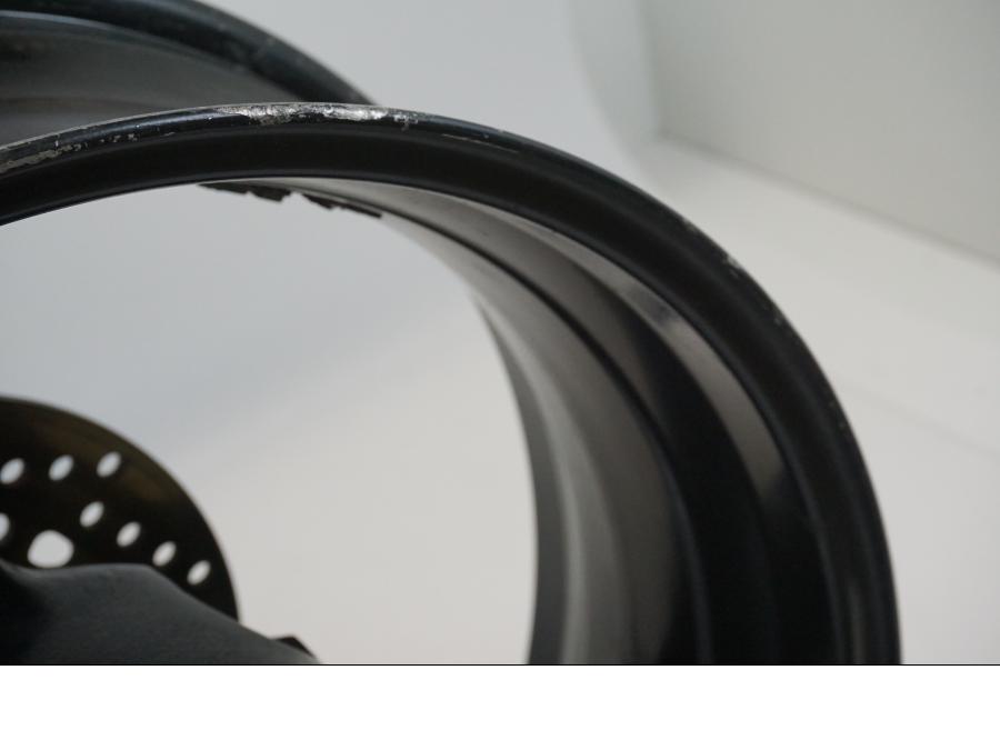 Extrabild1 på Fälg från en Suzuki SV 650 -2005 motorcykel.