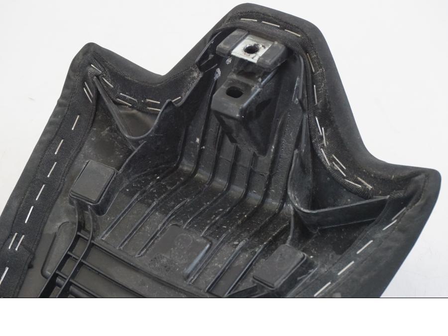 Extrabild3 på Sadel från en Ducati Streetfighter V4 -2020 motorcykel.