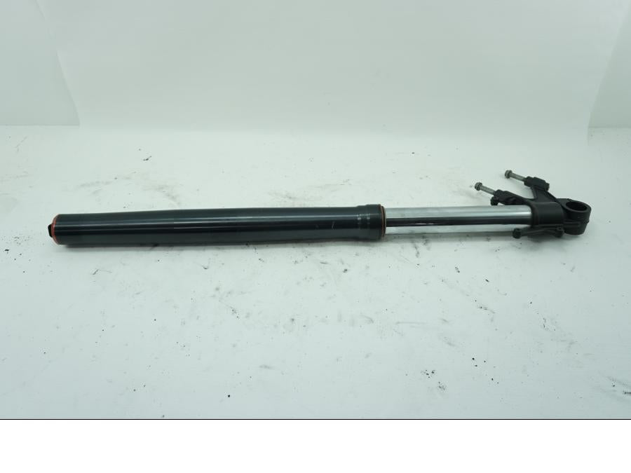 Baksidan på Gaffelben från en KTM 1190 Adventure -2014 motorcykel.