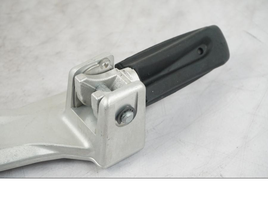 Extrabild4 på Fotpinnefäste från en KTM 690 Enduro -2022 motorcykel.