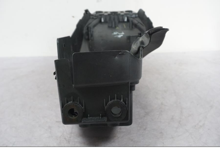 Snett nerifrån på Undertail från en Ducati Multistrada V4 -2024 motorcykel.