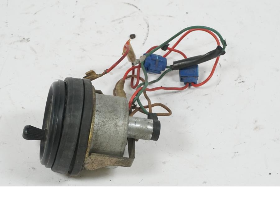 Vänster sida på Klocka från en Honda CB 750 -1982 motorcykel.