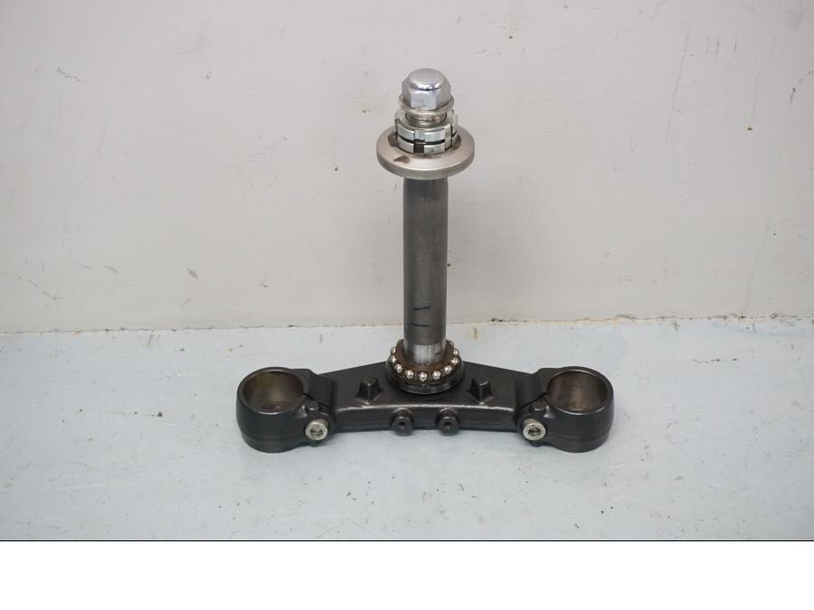 Framsidan på Gaffelkrona från en Yamaha XJ 6 -2011 motorcykel.