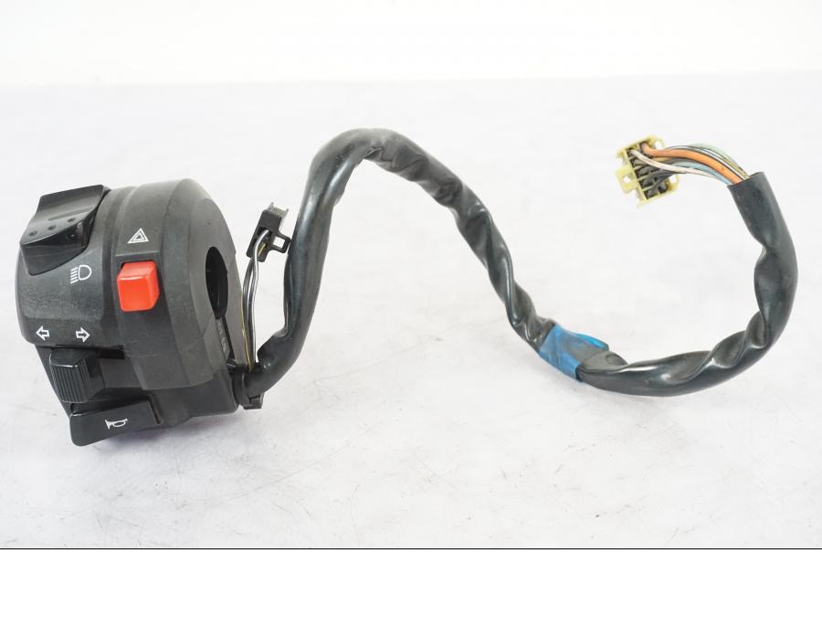 Framsidan på Styrelreglage från en Suzuki GSX-R 750 -2007 motorcykel.