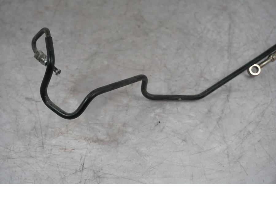 Baksidan på Bromsledning från en Triumph Tiger Explorer -2016 motorcykel.