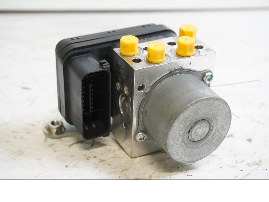 Framsidan på ABS Modulator från en Yamaha MT-09 Tracer -2015 motorcykel.