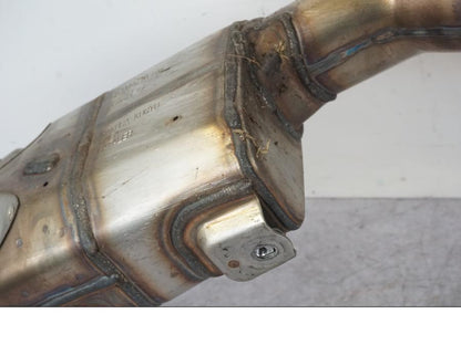 Snett uppifrån på Avgassystem från en Yamaha MT-09 -2024 motorcykel.