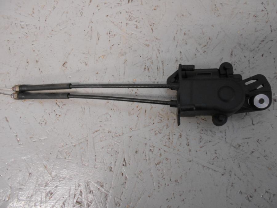 Baksidan på Avgasspjällmotor från en BMW R 1200 GSA -2018 motorcykel.