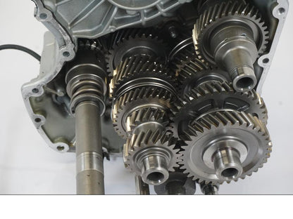 Snett nerifrån på Växellåda från en BMW R 1250 GS -2019 motorcykel.