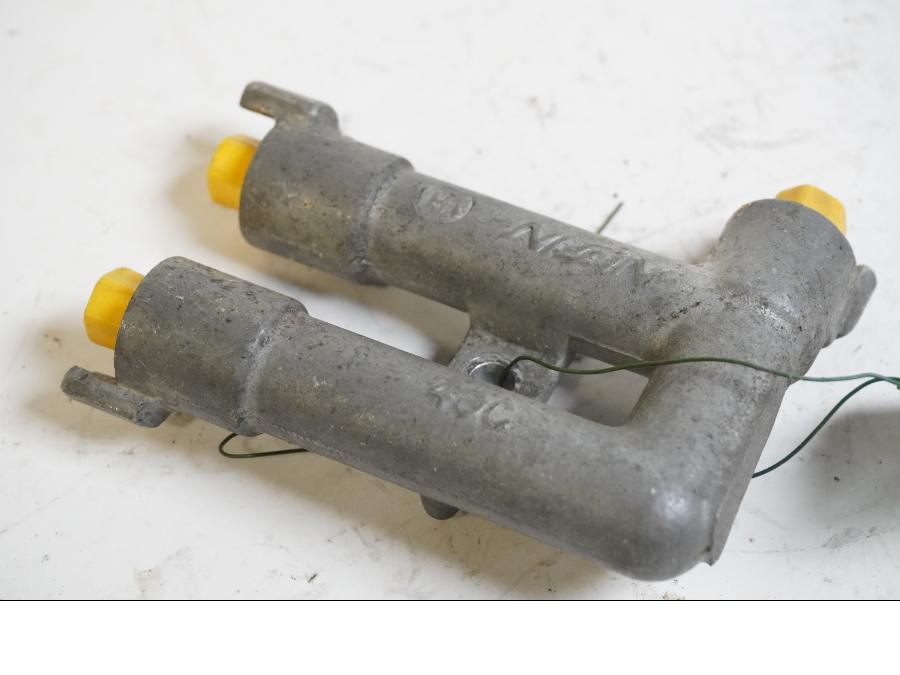 Framsidan på Bromsfördelare från en Suzuki GSX-R 1100 -1991 motorcykel.