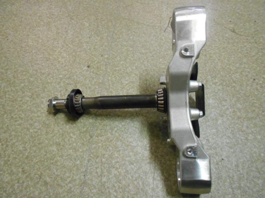 Snett uppifrån på Gaffelkrona från en Suzuki M 1800 -2007 motorcykel.