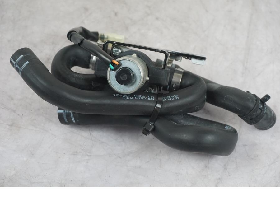 Höger sida på Second Air från en KTM 1290 Super Duke R -2022 motorcykel.