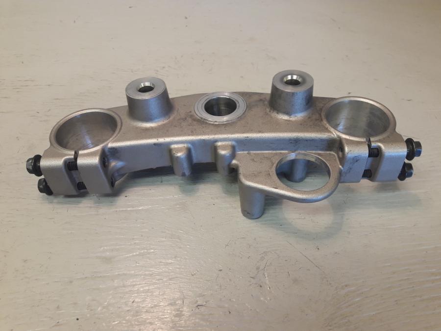 Framsidan på Gaffelkrona från en Yamaha WR 125 -2010 motorcykel.