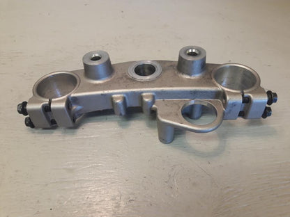 Framsidan på Gaffelkrona från en Yamaha WR 125 -2010 motorcykel.