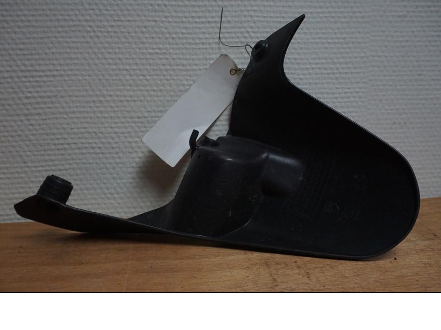 Baksidan på Svingskärm från en Ducati Monster 1200 -2016 motorcykel.