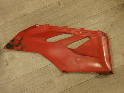 Baksidan på Magkåpa från en Ducati 899 Panigale -2014 motorcykel.