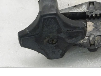 Vänster sida på Styrdämpare från en BMW R 90 -1975 motorcykel.