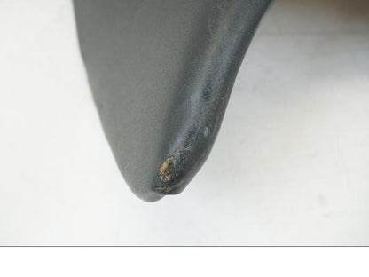 Snett nerifrån på Sadel från en Yamaha YZF 1000 R1 -2004 motorcykel.