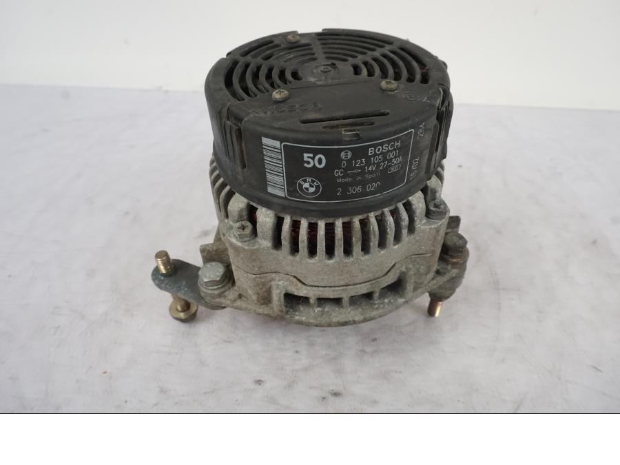 Framsidan på Generator från en BMW R 1150 GS -2002 motorcykel.