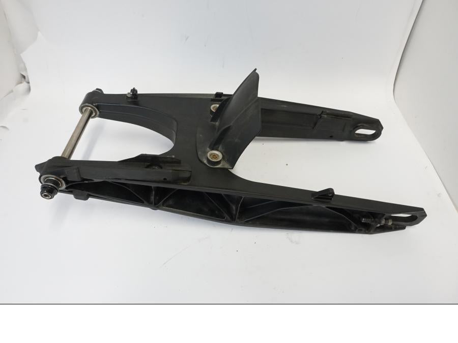 Baksidan på Sving från en KTM 690 Duke -2016 motorcykel.