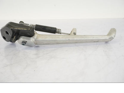 Snett nerifrån på Sidostöd från en BMW S 1000 XR -2019 motorcykel.