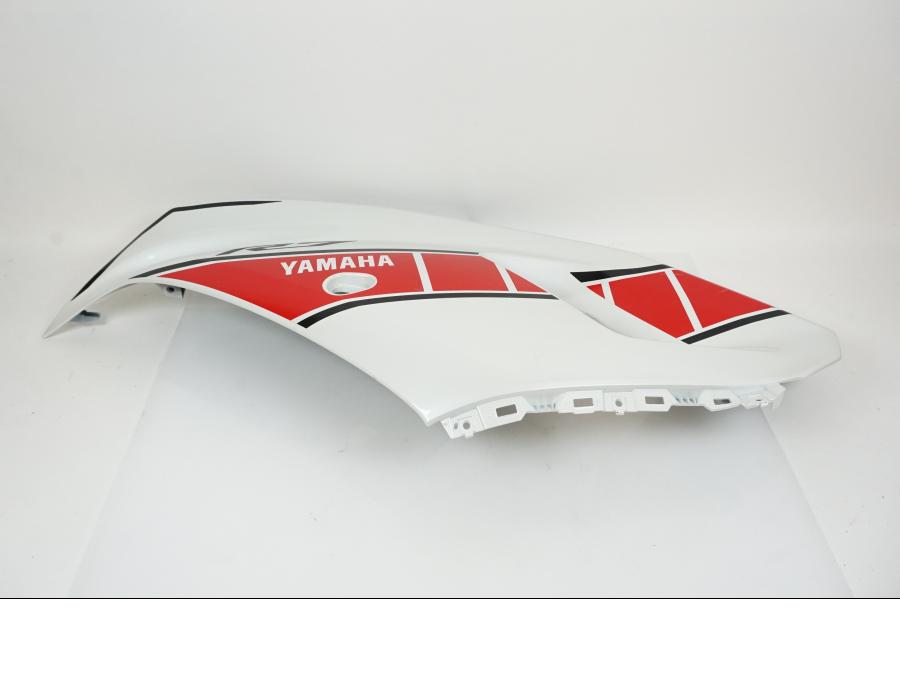 Baksidan på Sidkåpa från en Yamaha YZF-R7 -2022 motorcykel.