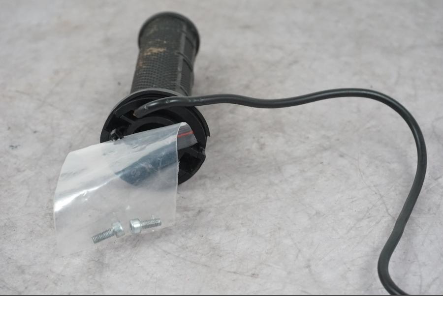 Vänster sida på Värmehandtag från en Ducati Multistrada V4 -2024 motorcykel.