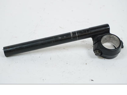 Framsidan på Styre från en Honda CBR 600 -1998 motorcykel.